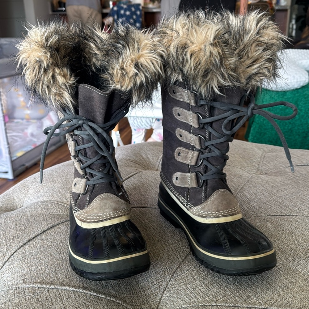 EUC Sorel Boots - Size 7